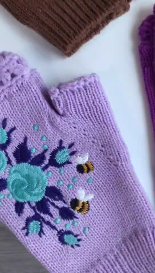 Autumn and Winter Embroidered Women's Warm Gloves Bee Flower Adult Knitted Gloves Embroidered Woolen Gloves